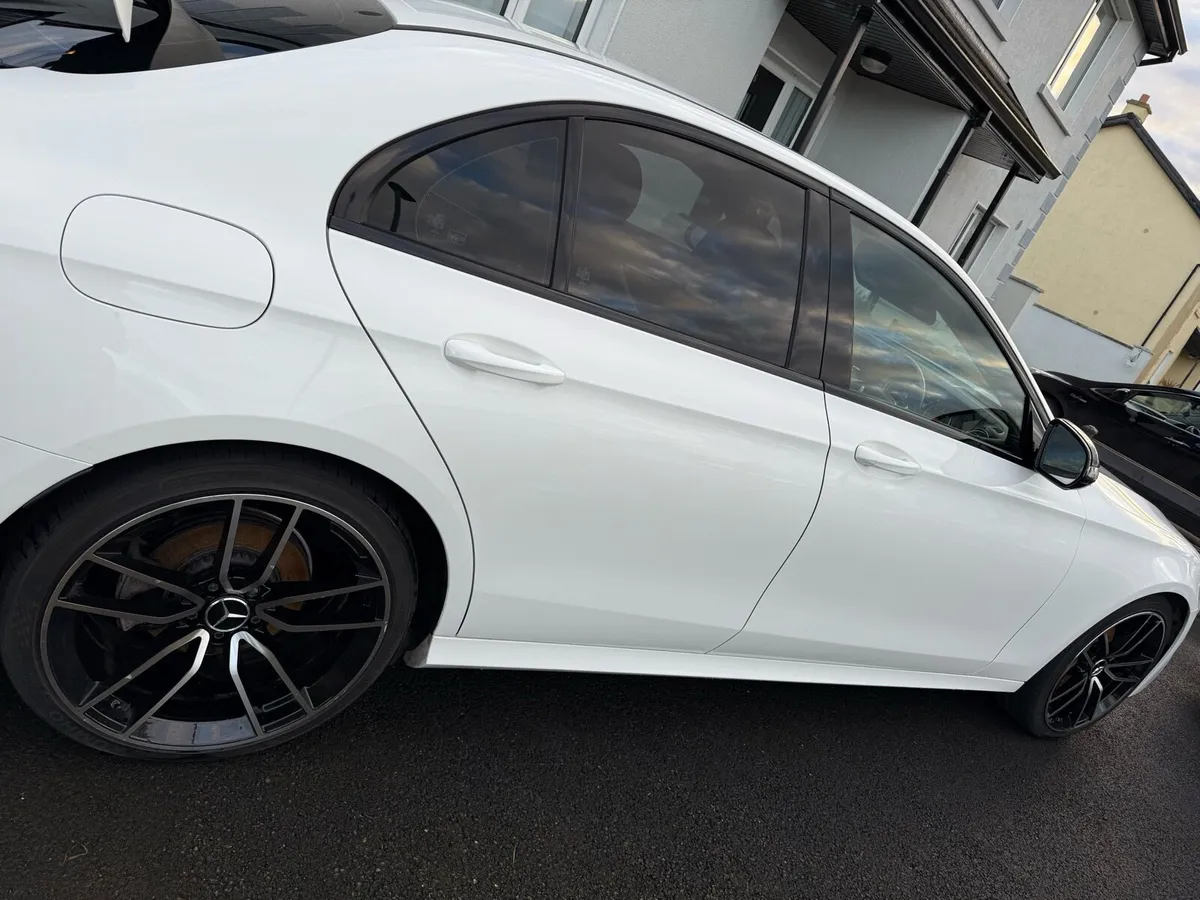 171 Mercedes E Class 200d - Image 4