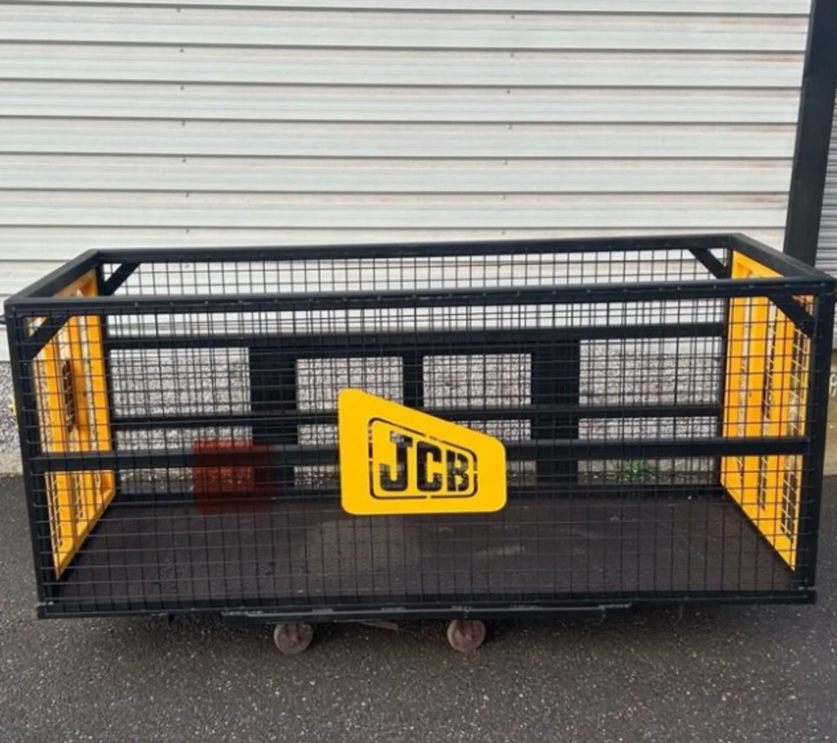 JCB Calf transport basket - Image 1