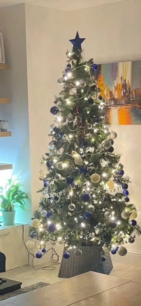 Christmas tree 7ft pre-lit. In perfect condition, only used once. - Image 3