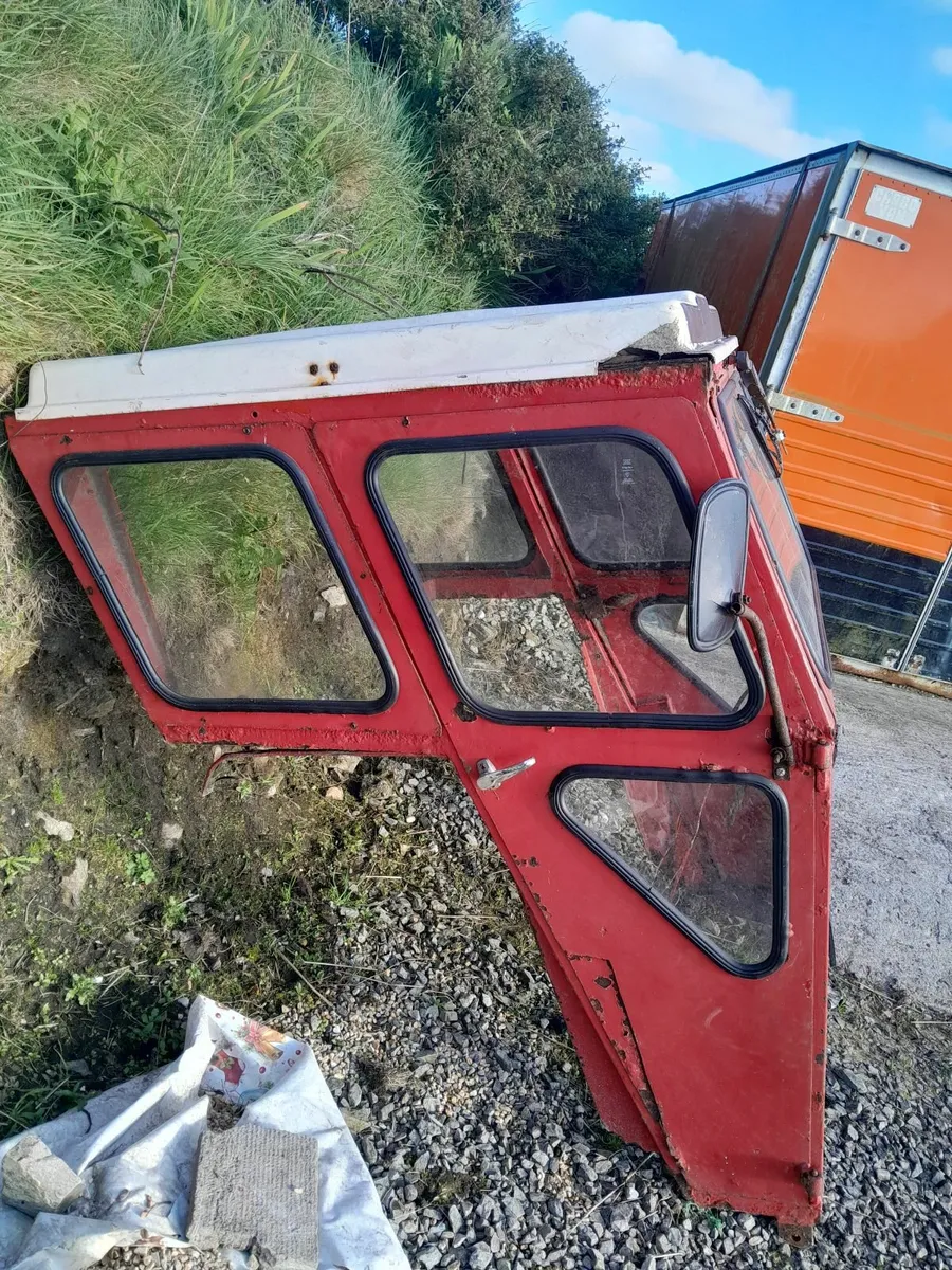 Tractor cab - Image 2