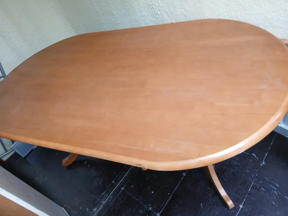 Table and chairs - Image 2