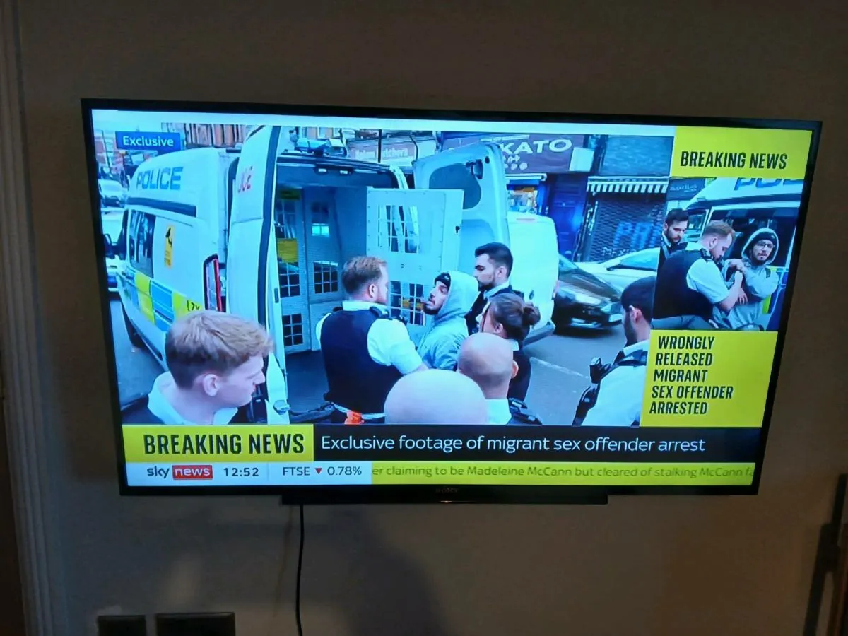 Tv Sony Bravia 48 inch - Image 1