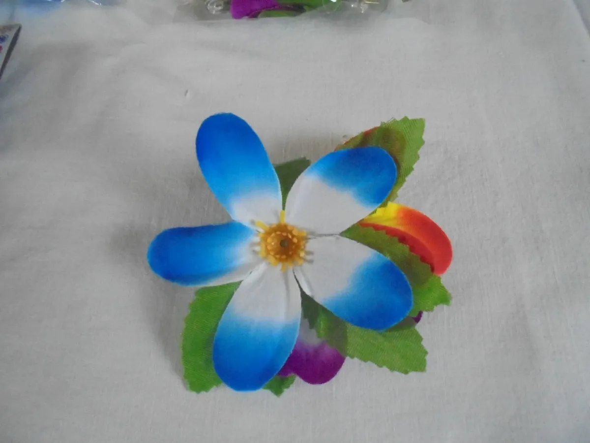 Hawaiian Hair Clips x 9 for Sale - Image 2