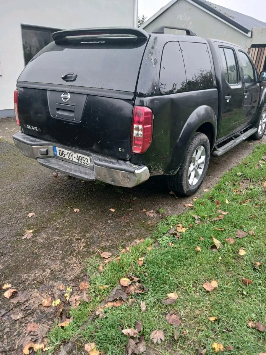 Nissan navara 4x4 crew cab. - Image 1