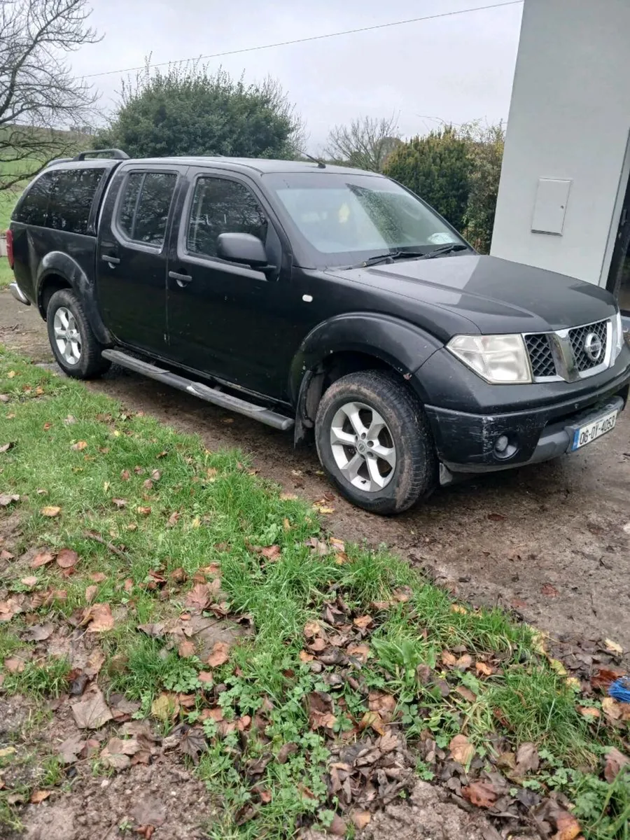 Nissan navara 4x4 crew cab. - Image 2