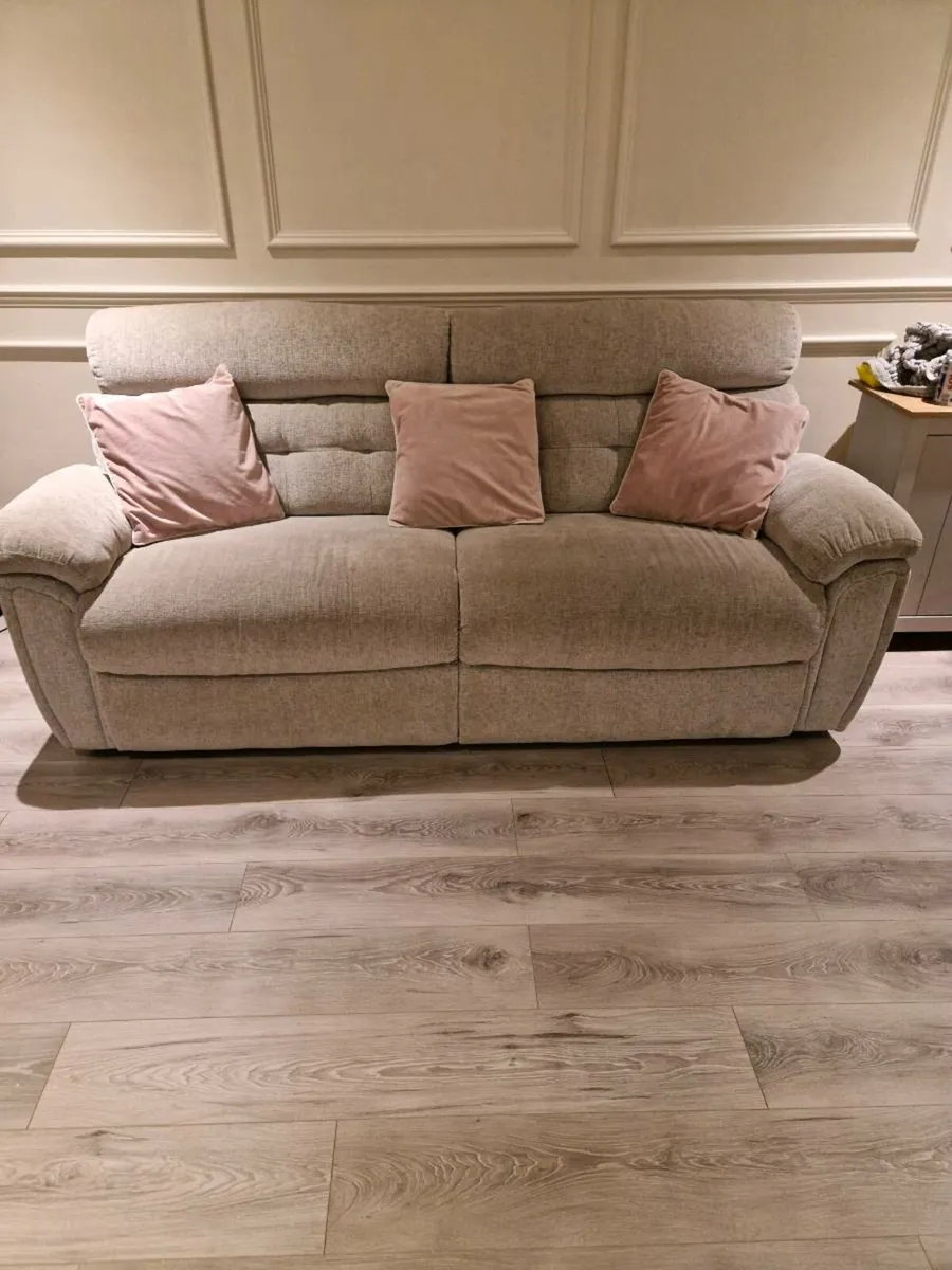 3 pce suite - Image 1