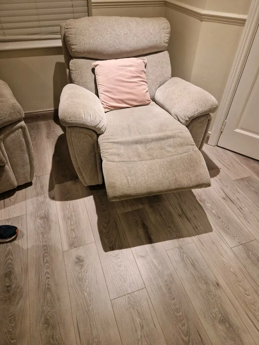 3 pce suite - Image 2