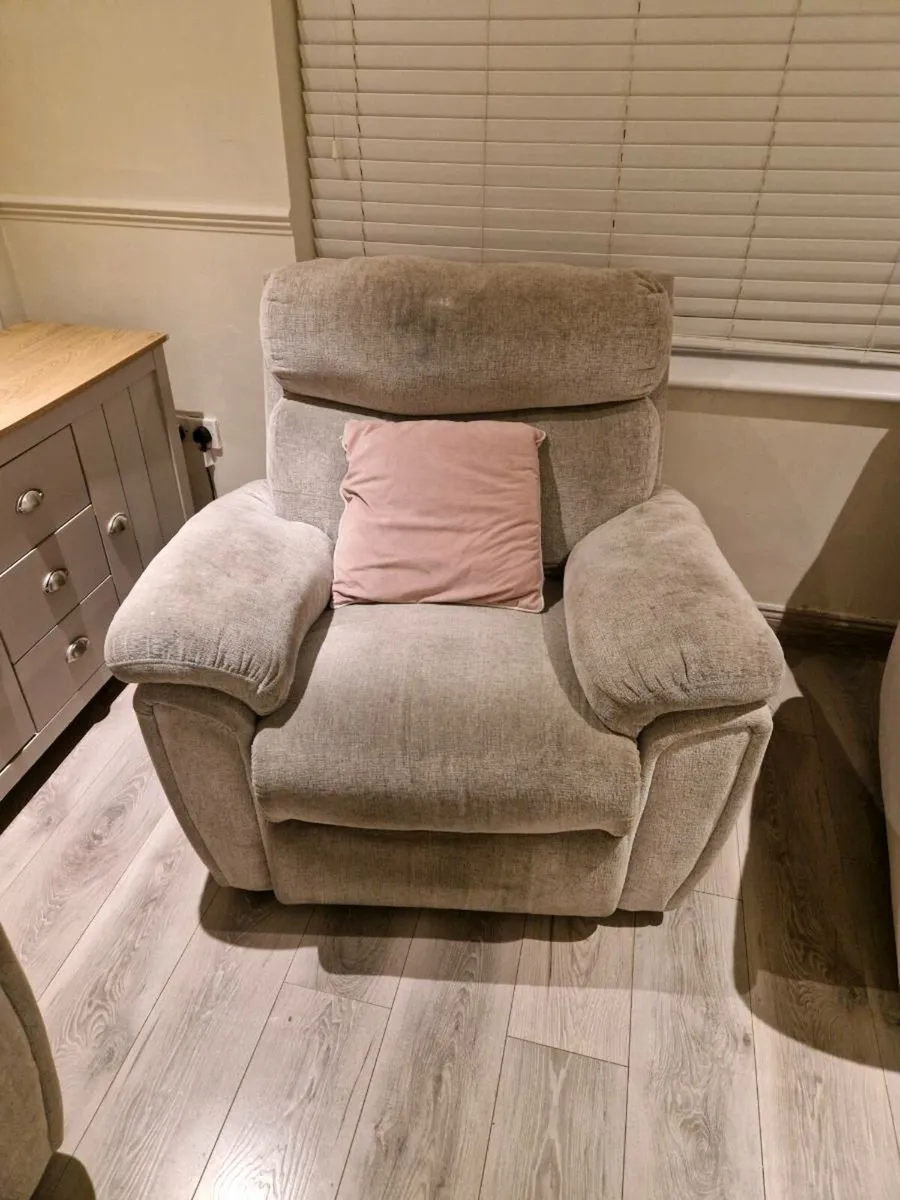 3 pce suite - Image 4