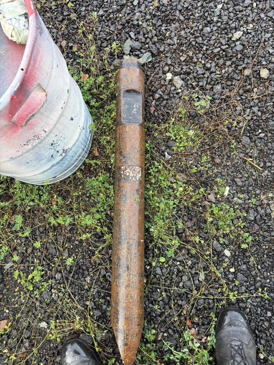 Rock breaker chisel - Image 1