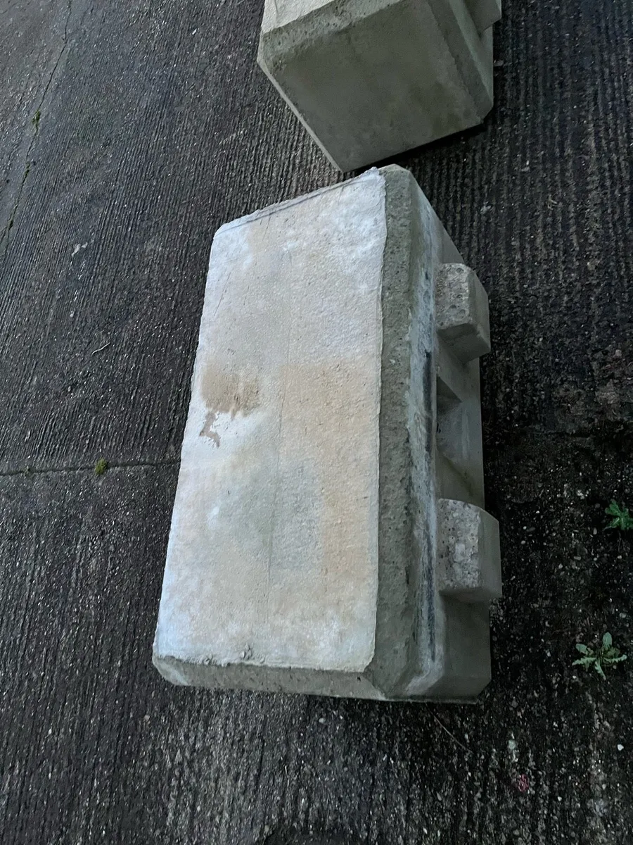 Concrete boulders - Image 1