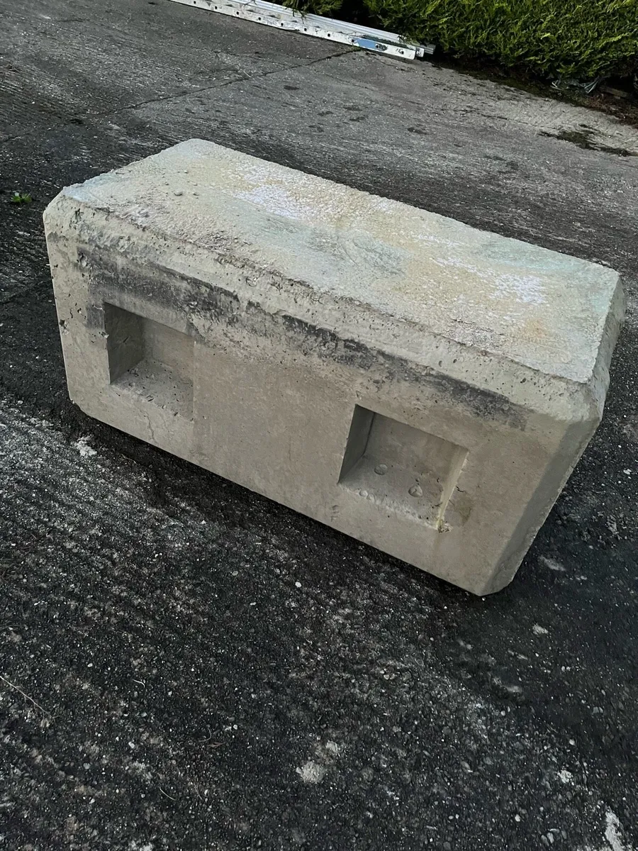 Concrete boulders - Image 2