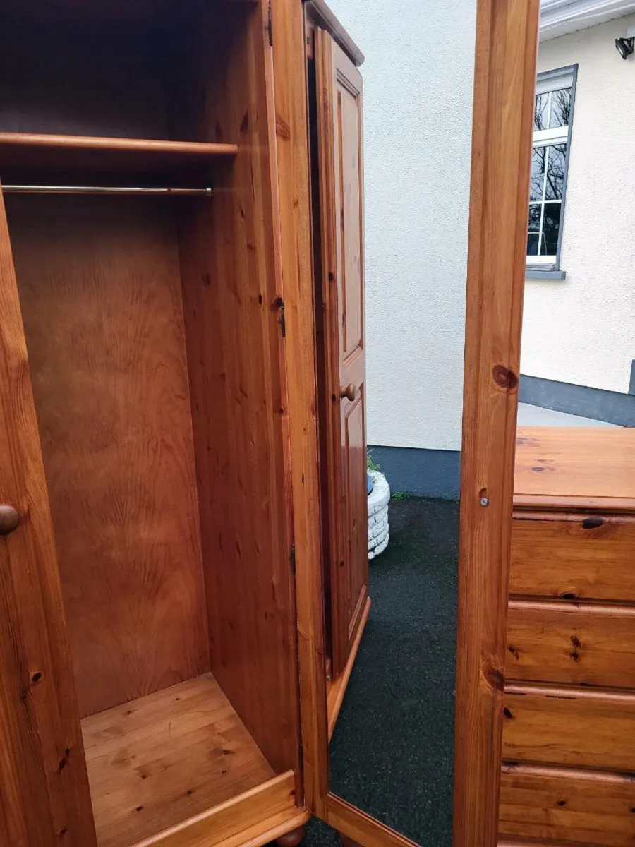 Pine wardrobe and chest of drawers - Image 3