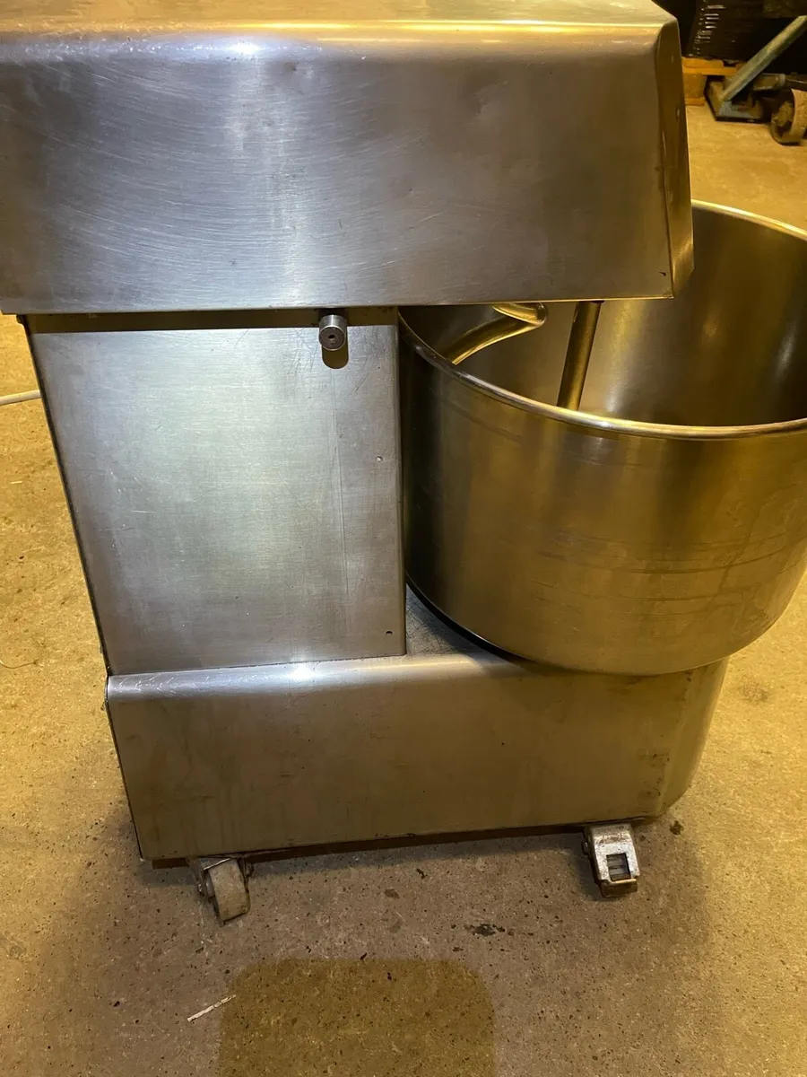 Dough mixer - Image 1