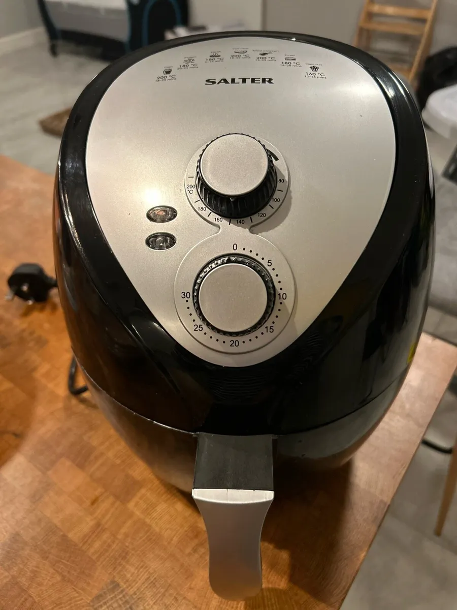 Salter Air Fryer + free disposable liners - Image 1