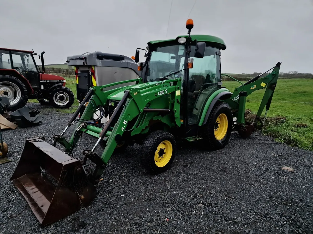 John Deere 44hp Compact Tractor 4 in 1 Loader - Image 1