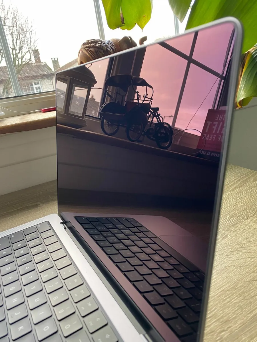MacBook Pro 14-inch (2021) M1 Pro | 16GB | 512GB - Image 2