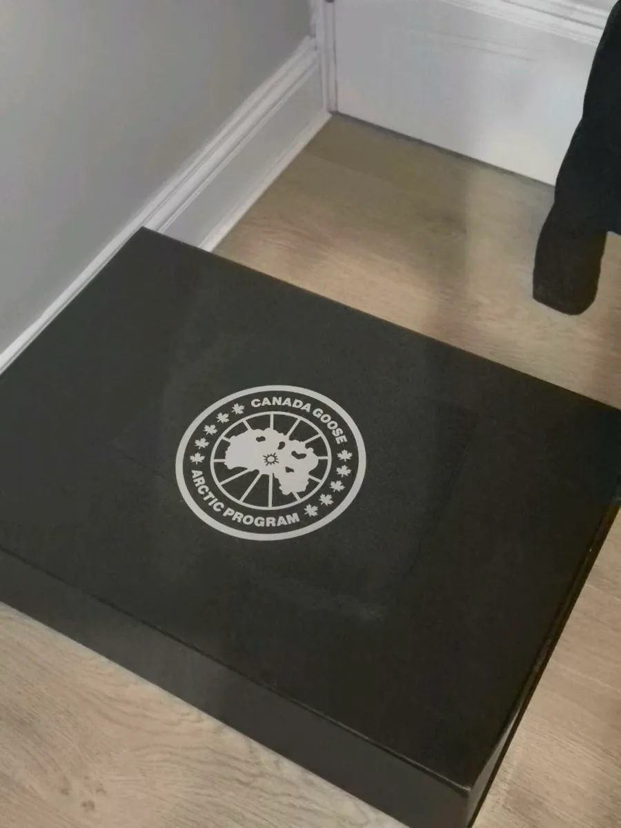 Canada goose coat - Image 4