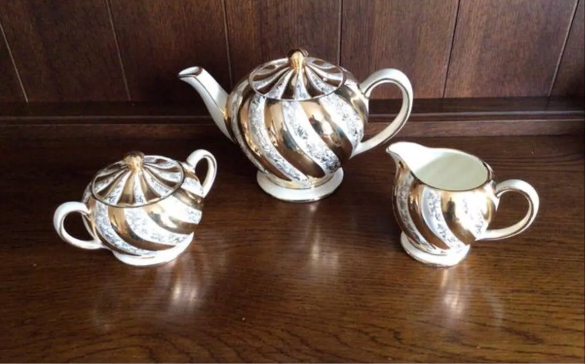 Vintage Sadler Teapot milk jug and Sugar bowl - Image 1