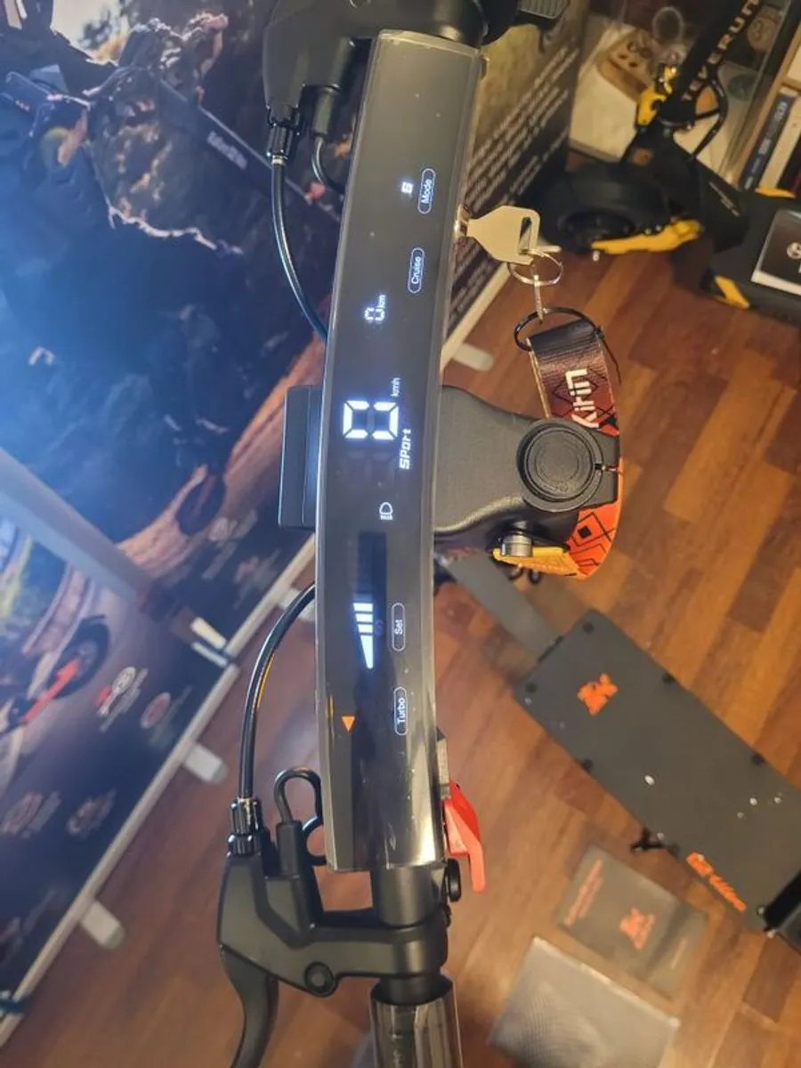 KuKirin G2 Ultra Electric Scooter Dual Motor 1600W Off Road Brand New 6 Month Warranty - Image 4