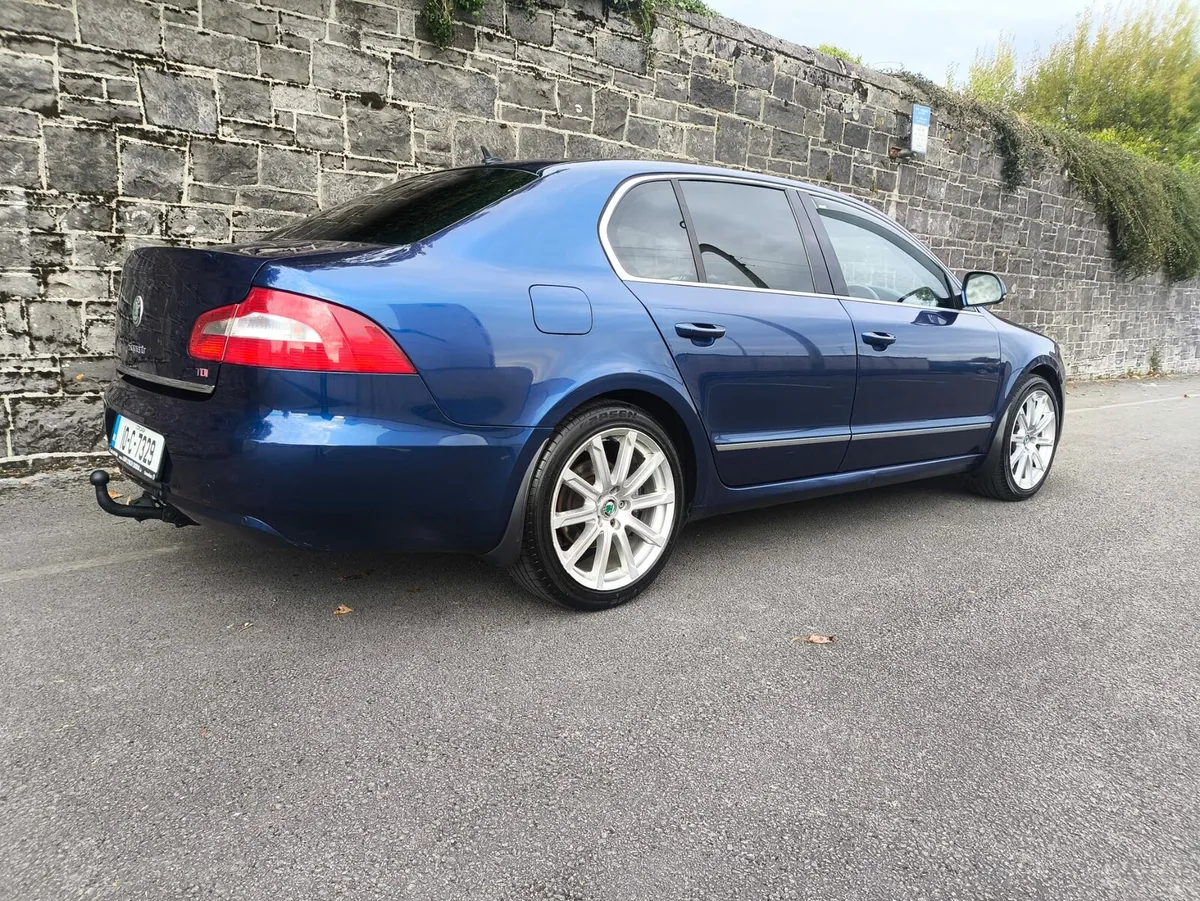 10 Skoda superb 2.0 diesel Automatic - Image 4