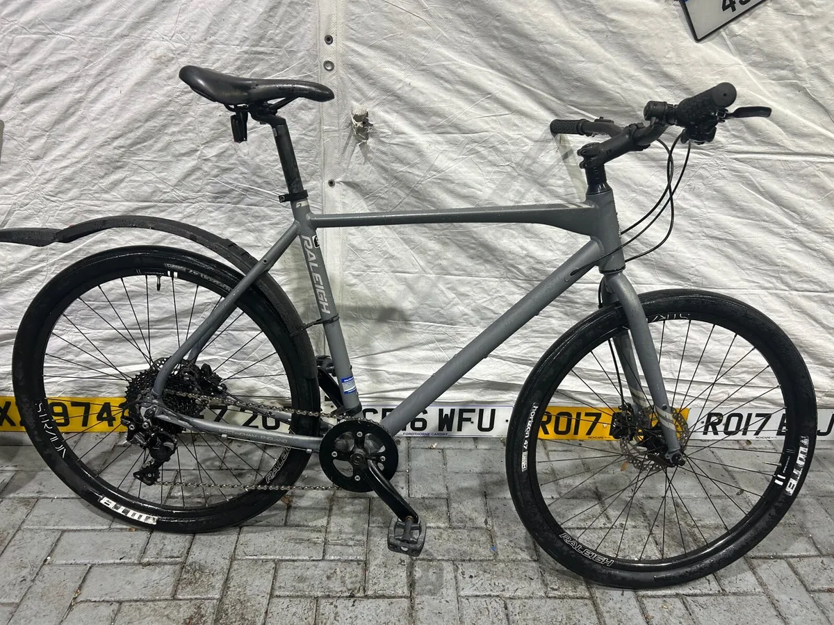 Raleigh hybrid bike❗️Open 7 days of the week ❗️ - Image 1