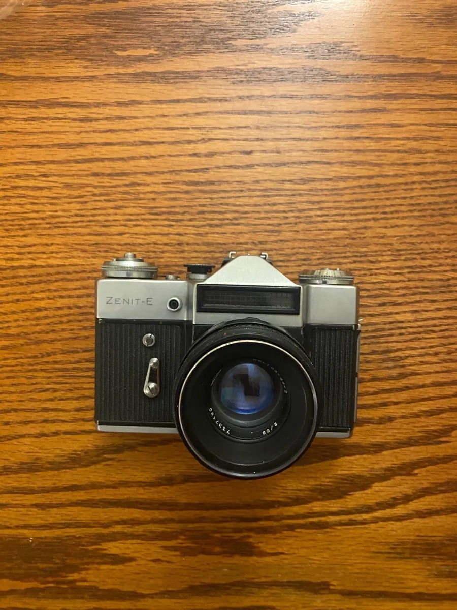 Vintage Zenit E 35mm Film Camera with Helios 44-2 - Image 2