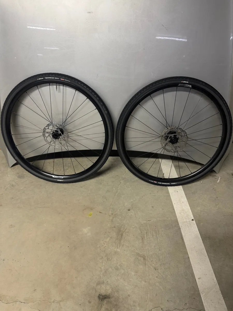 Bike wheel set road gravel - Image 1