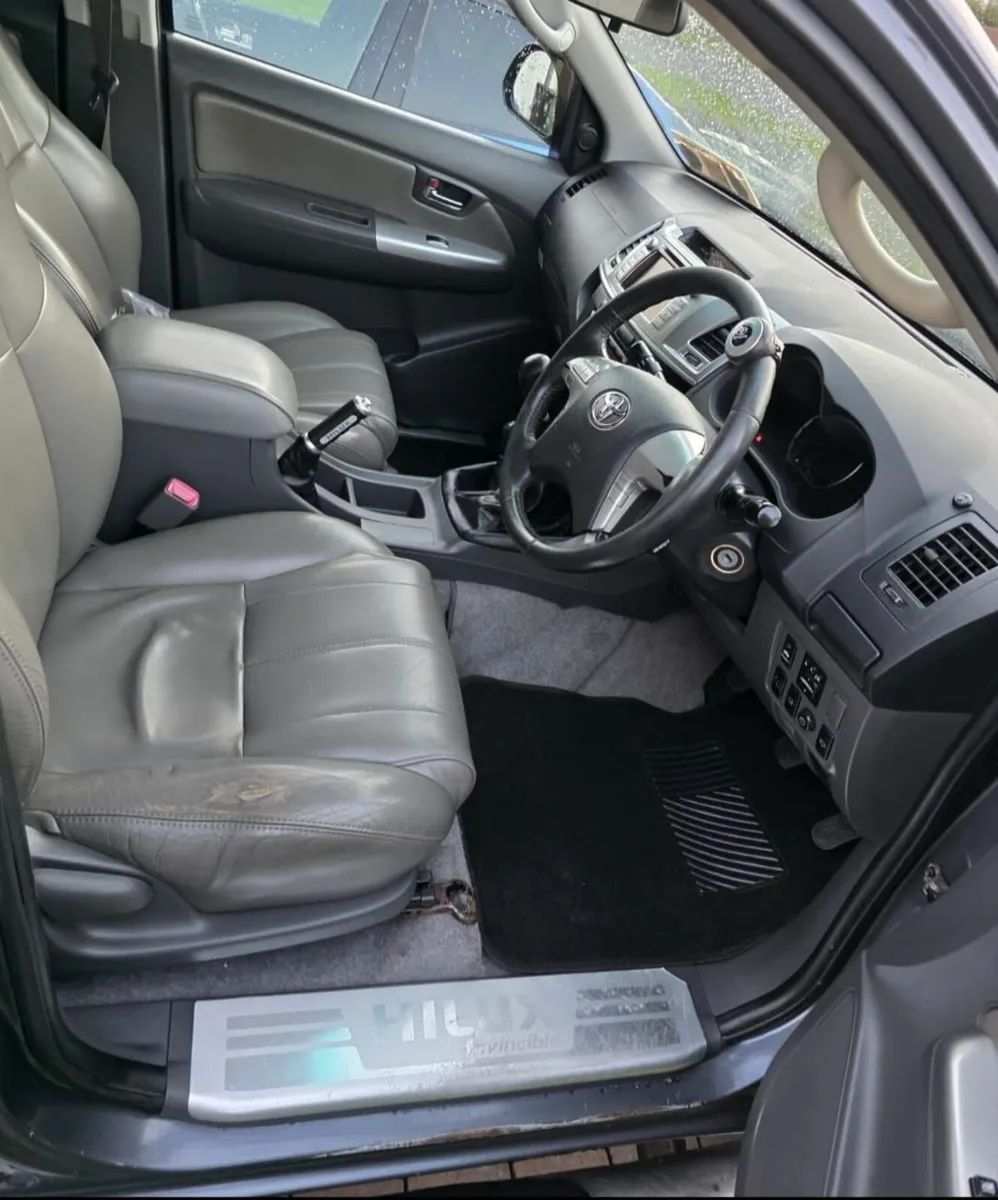 2013 Hilux Invincible 3.0 D4D - Image 4