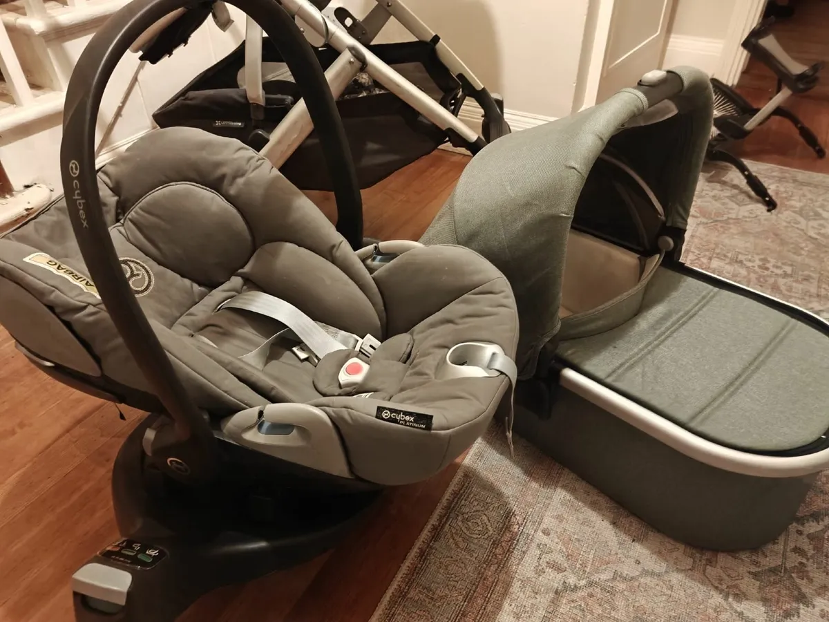 Uppababy Vista V2 Complete Stroller and Car set - Image 2