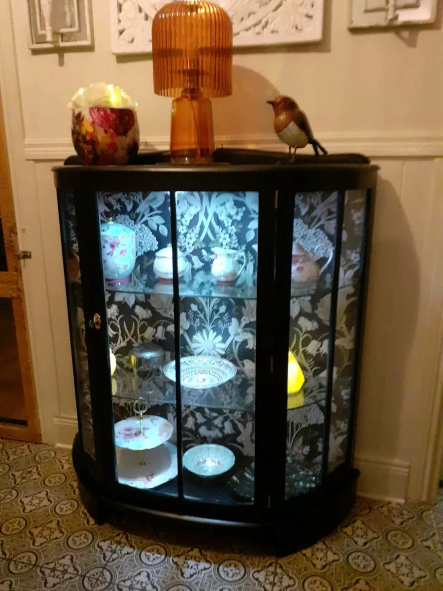 Display cabinet - Image 1