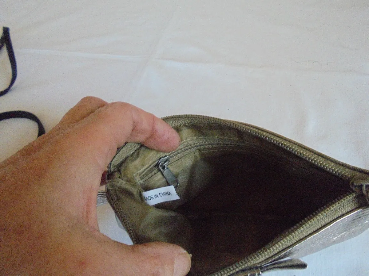 Soft Gold Evening Purse with Strap for Sale - Image 4