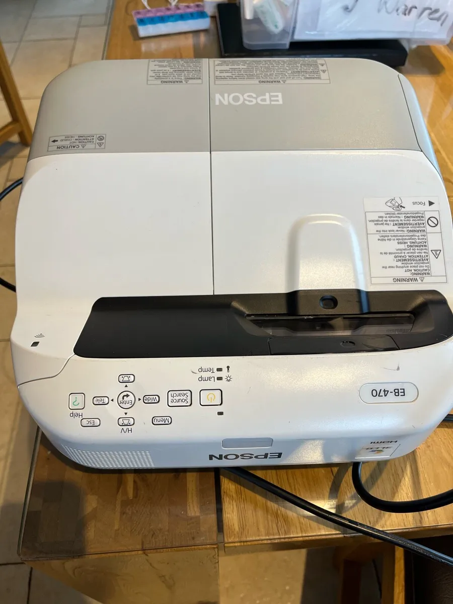 Epsom EB 470 short throw projector - Image 1
