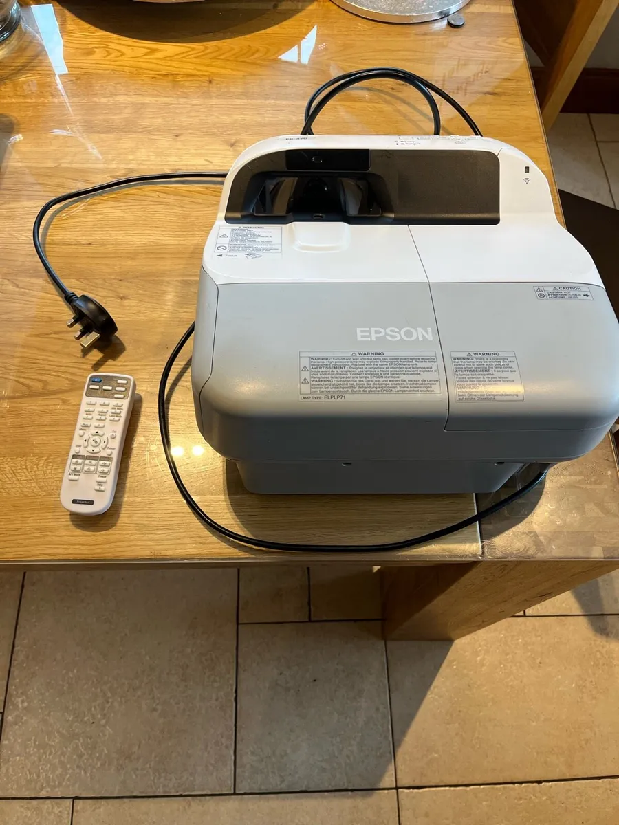 Epsom EB 470 short throw projector - Image 2