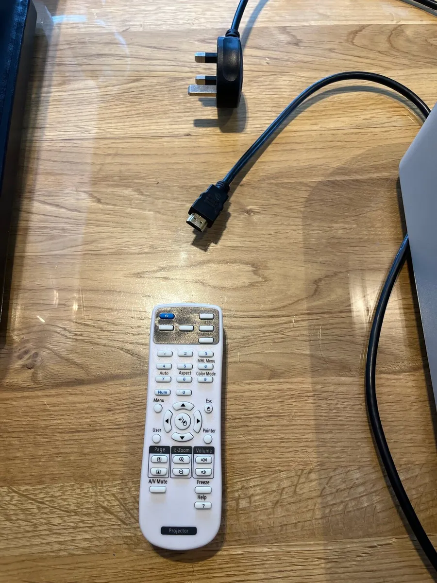 Epsom EB 470 short throw projector - Image 3