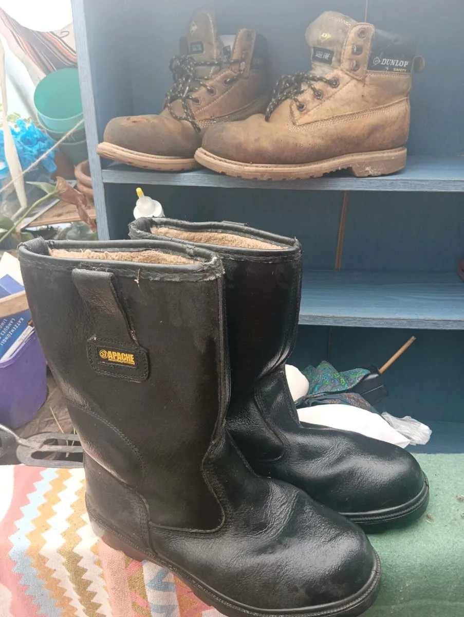 Men , steel toe boots 9half 20euro - Image 1