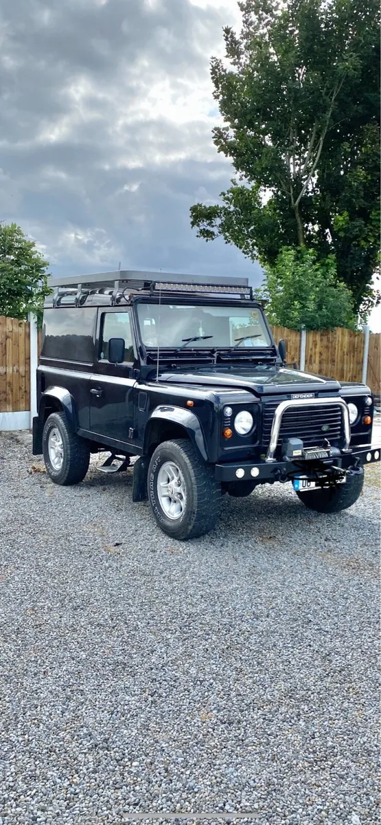 Land Rover Defender - Image 1