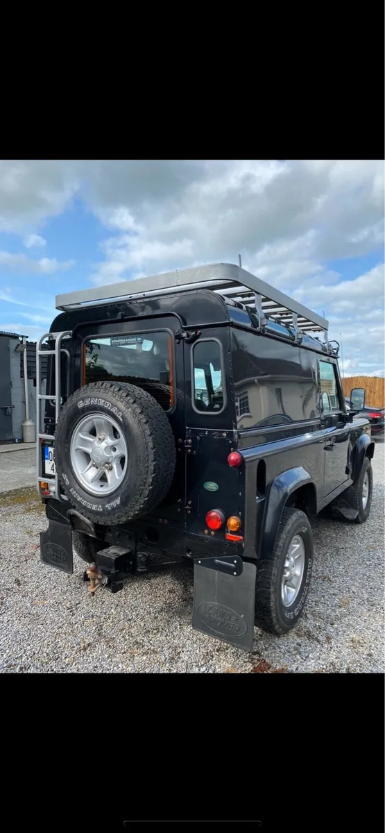 Land Rover Defender - Image 2