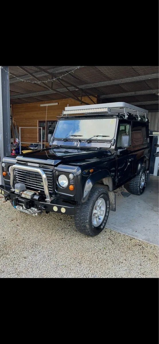Land Rover Defender - Image 3