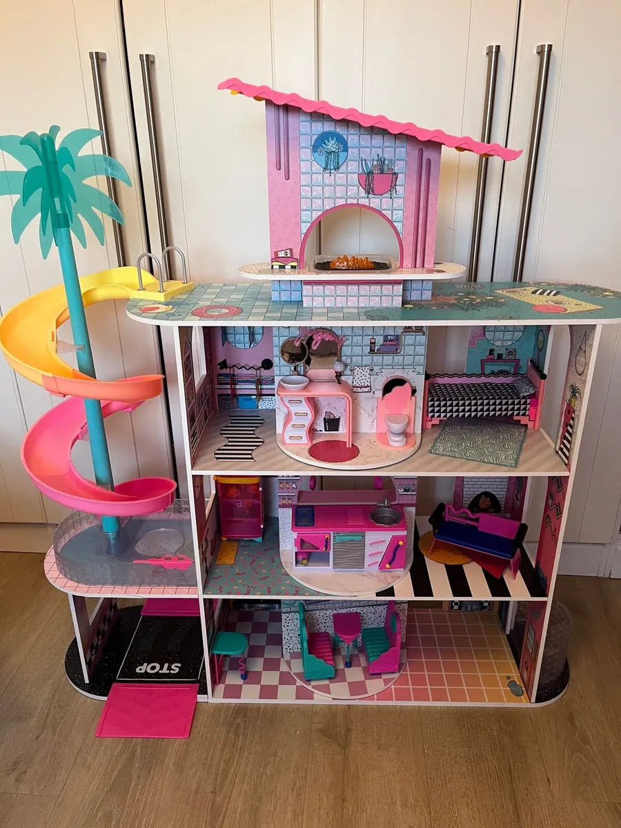 LOL OMG doll house with furniture - Image 2
