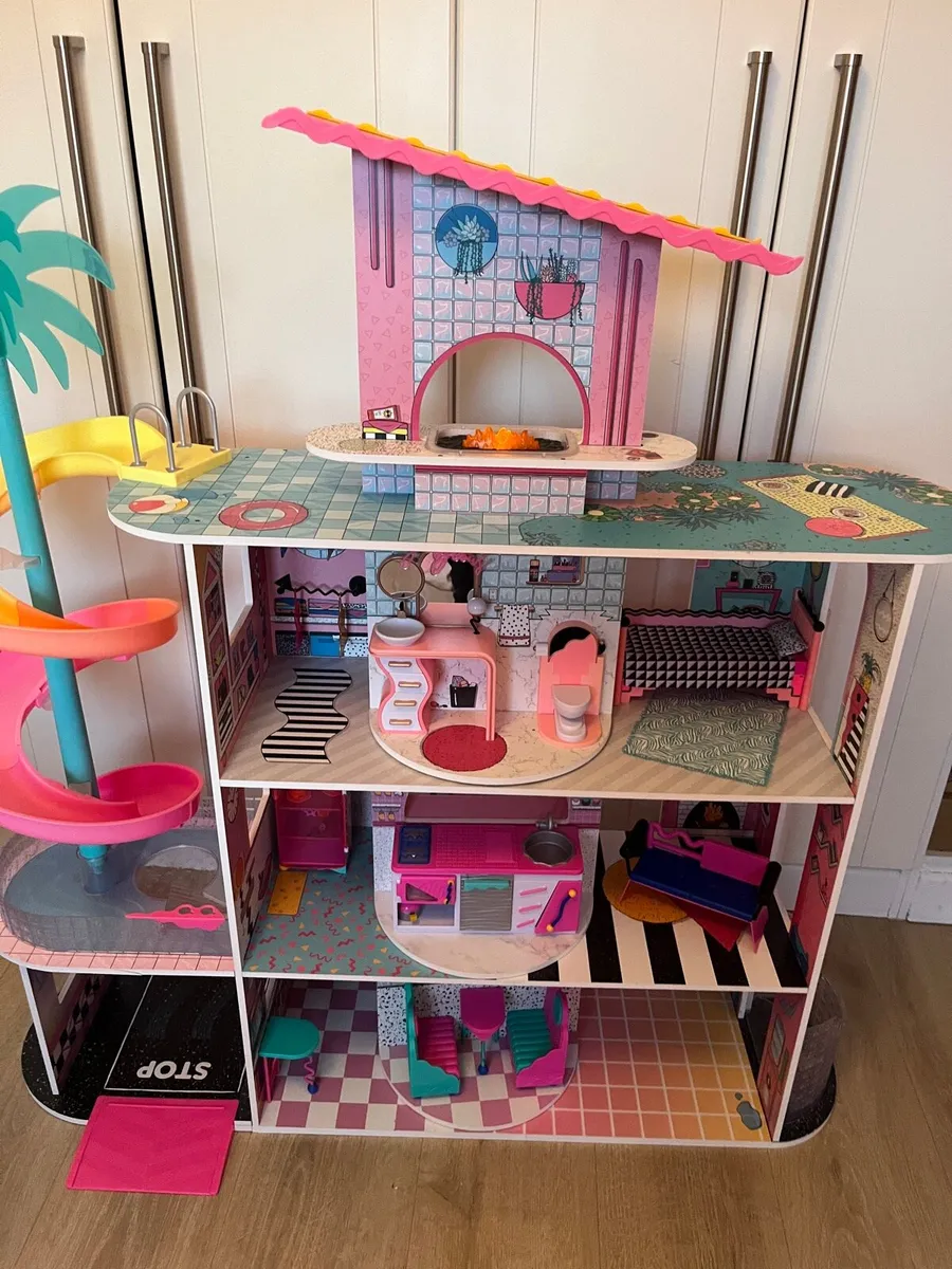 LOL OMG doll house with furniture - Image 3