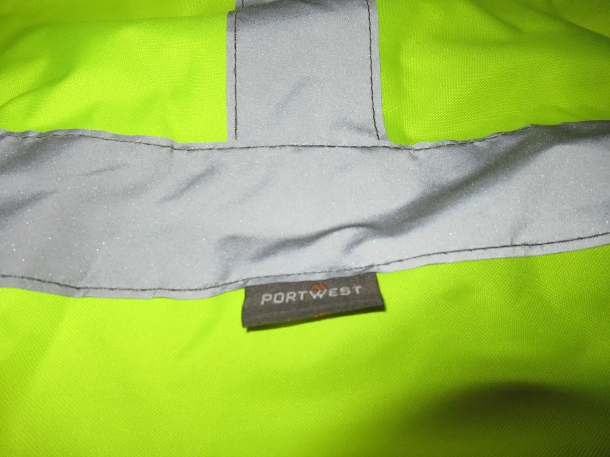 work jacket Portwest  Hi-Vis Winter Jacket farm - Image 4