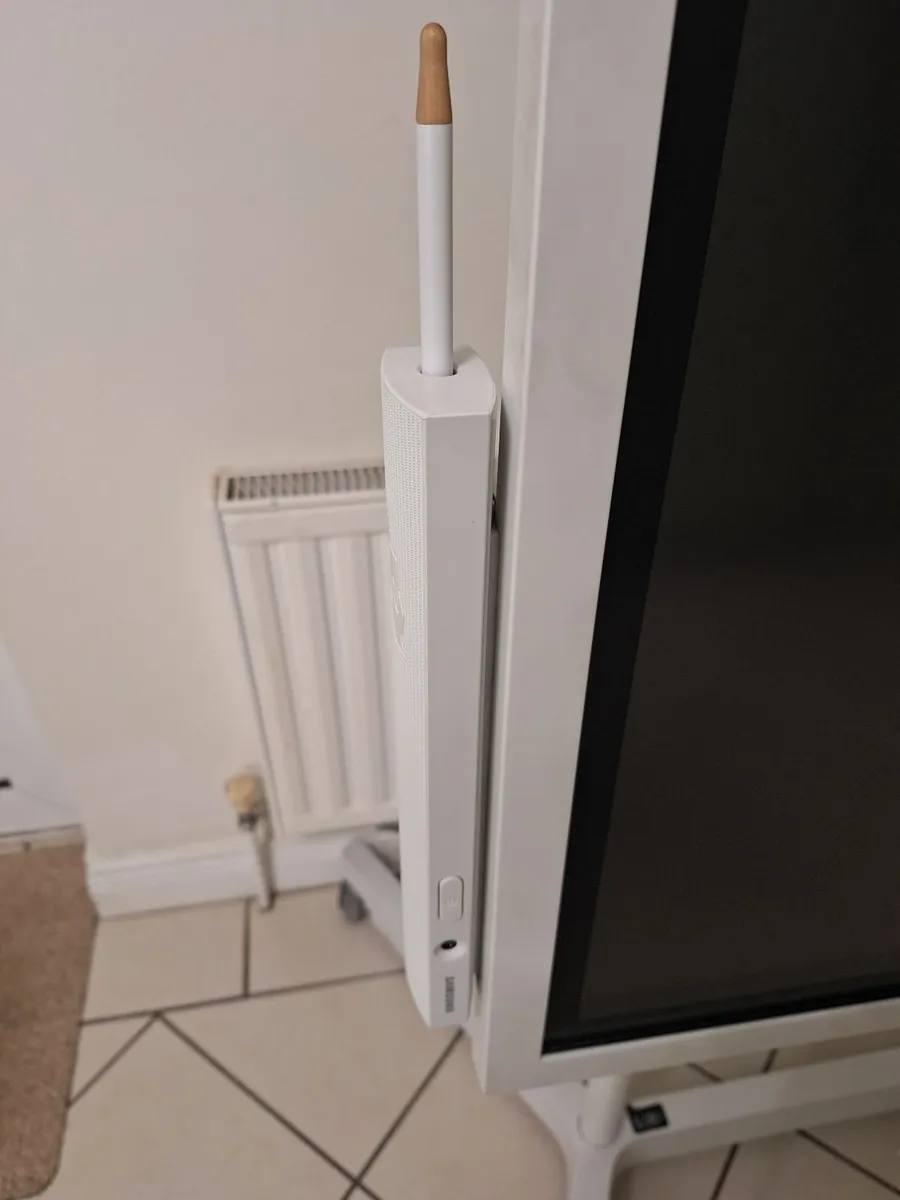 Samsung flip interactive display - Image 1