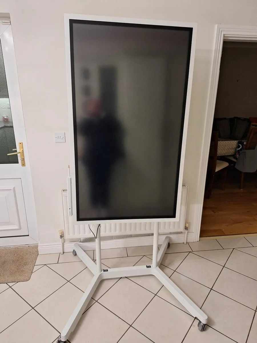 Samsung flip interactive display - Image 3