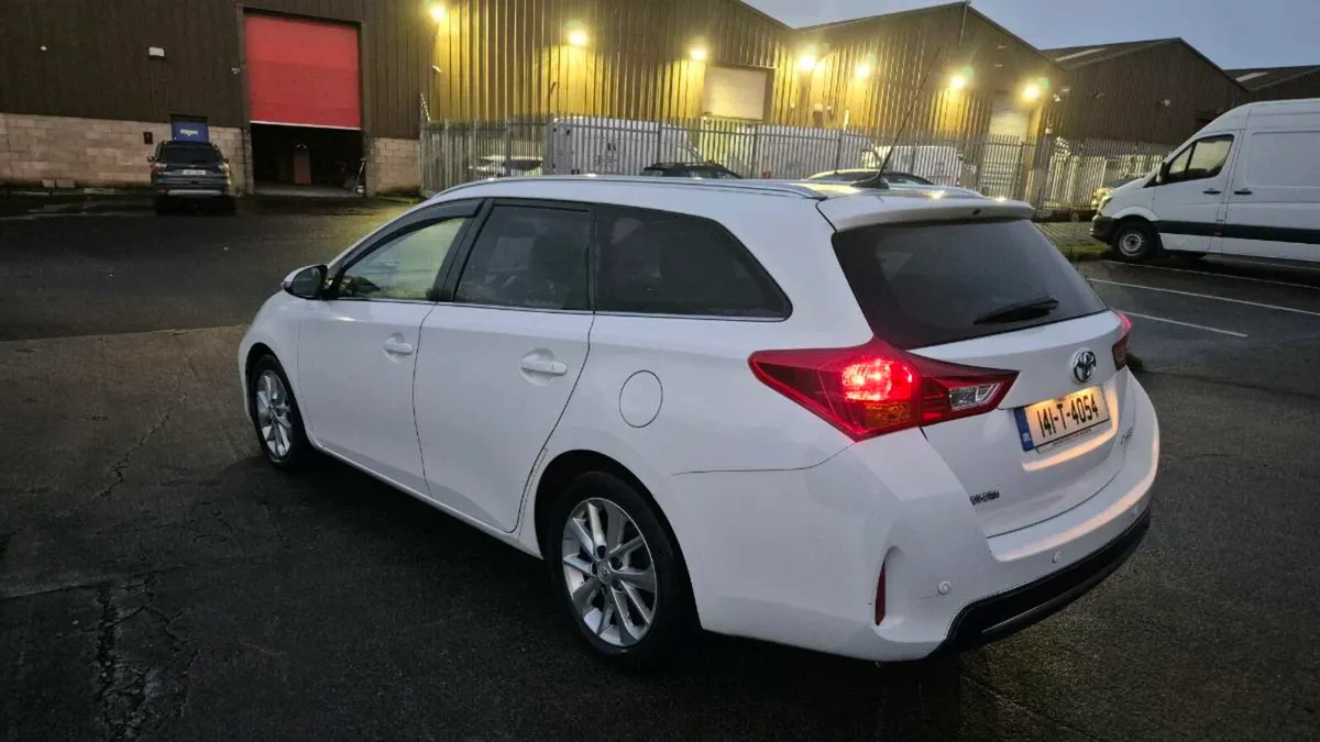 Toyota auris 1,4d4d 2014year estate - Image 3