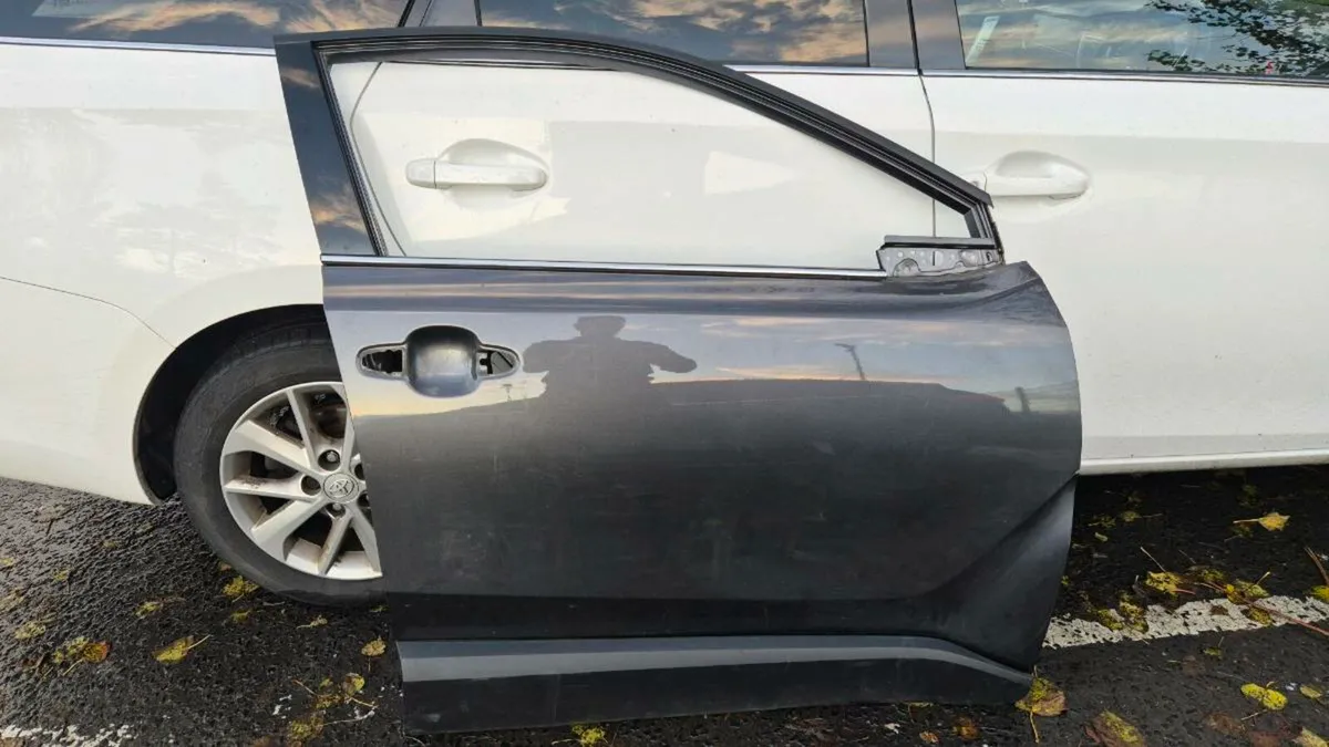 Toyota C-HR front drive side door - Image 1