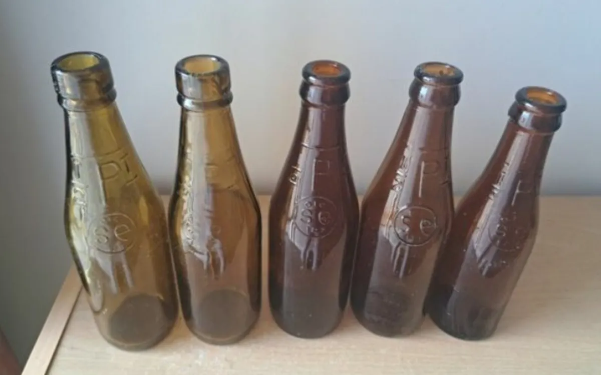 5 VINTAGE SAMLL BOTTLES OF GUINNESS..1970s
