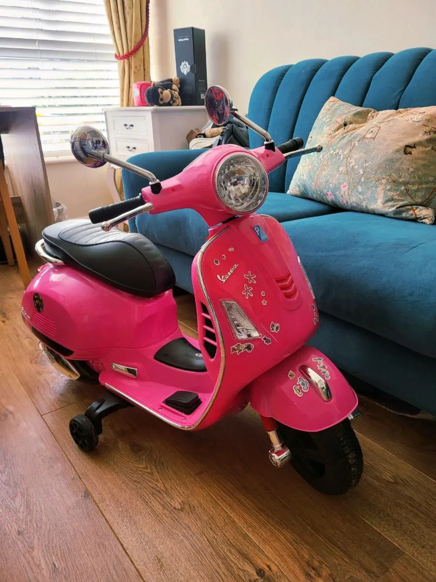Child's Electric Vespa - Image 2
