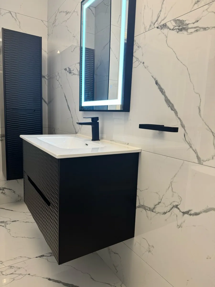 Bathroom sink - Image 2