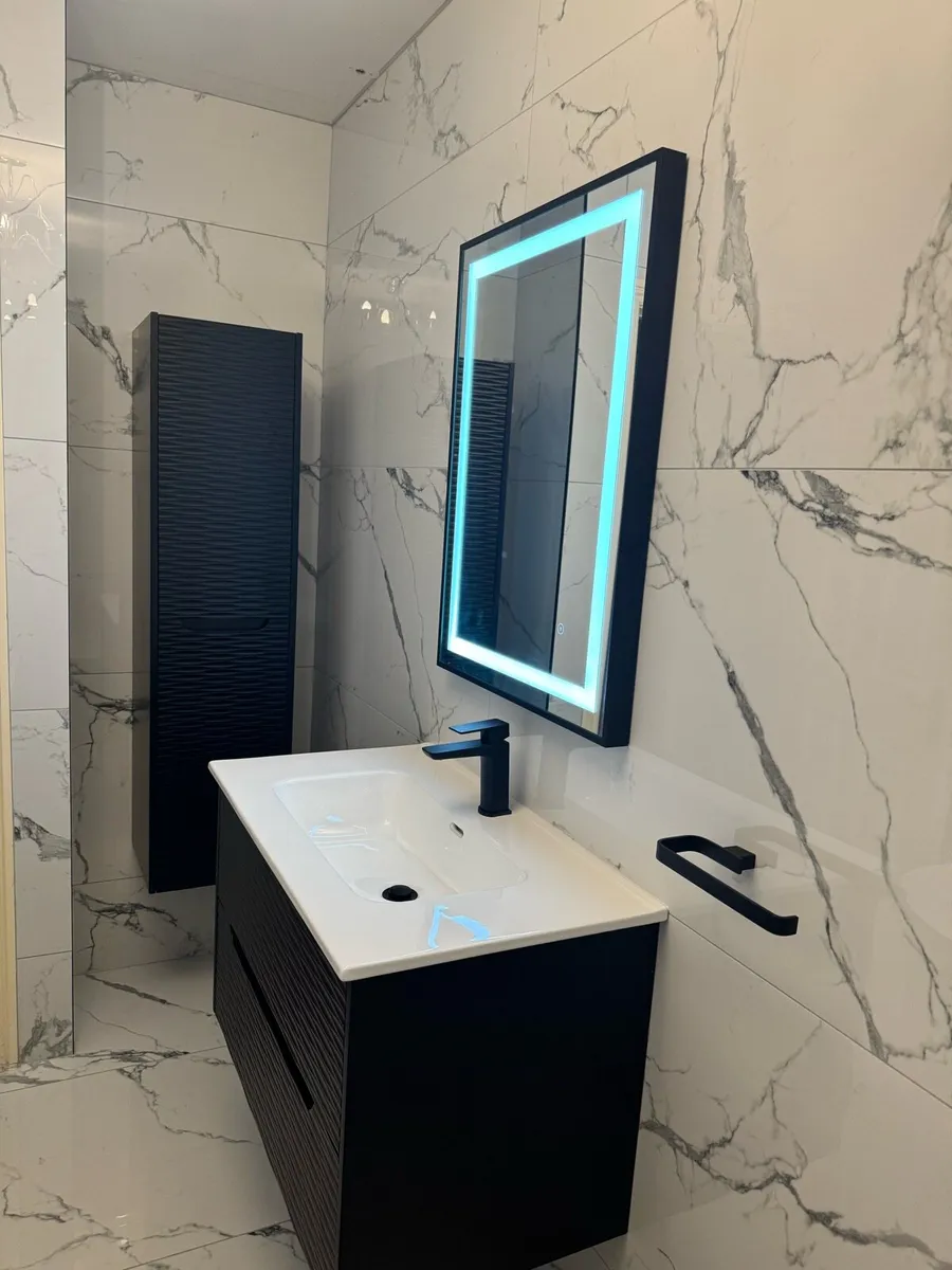 Bathroom sink - Image 3