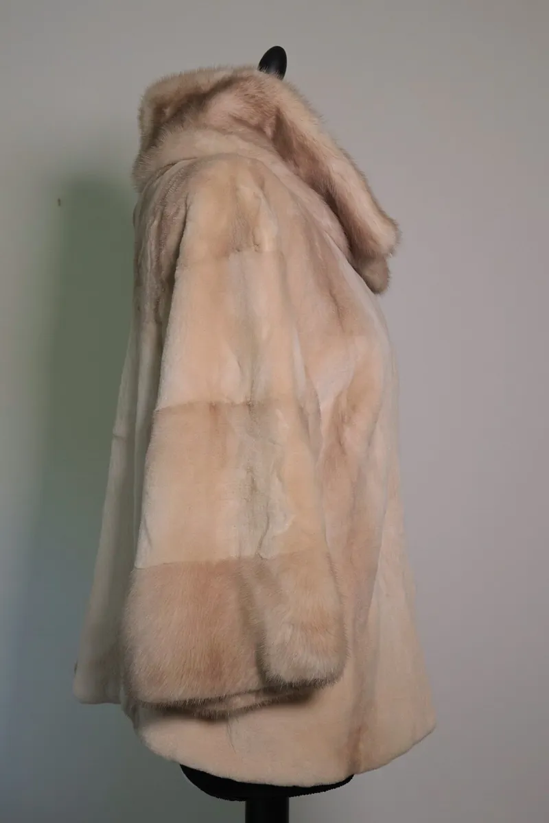 Fur coat - Image 4